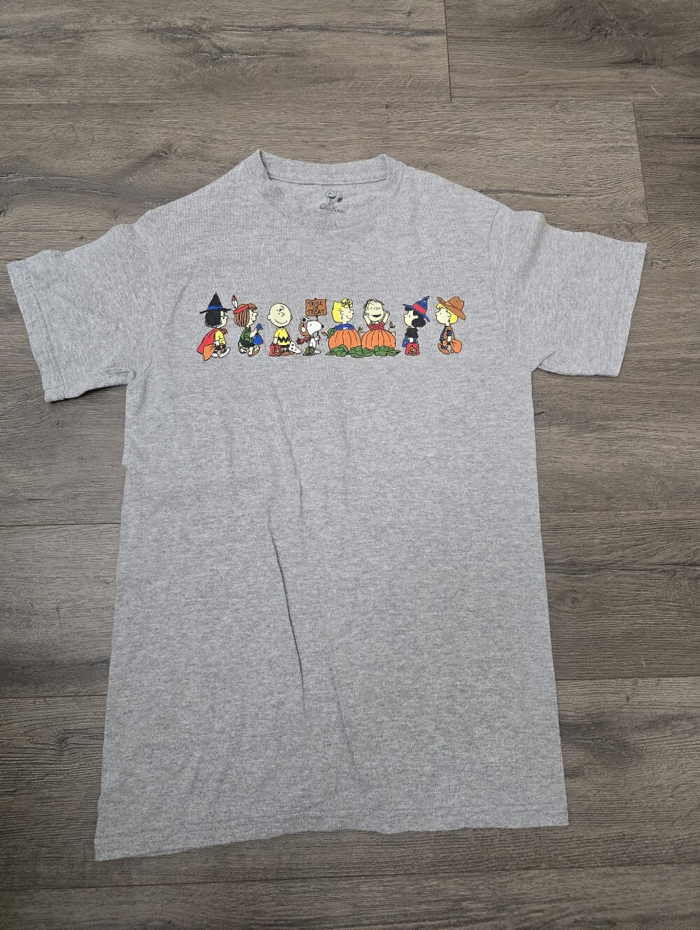 Peanuts Halloween graphic t-shirt Womens Size Small Fall - Picture 2 of 5